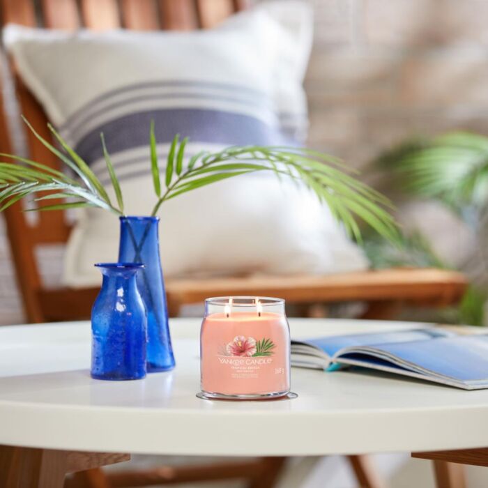 Yankee Candle Tropical Breeze - Signature Medium Jar